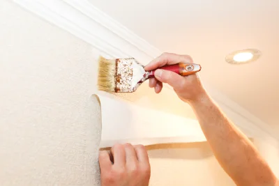 Pose de papier peint à Maltat — revêtements muraux et toiles de verre